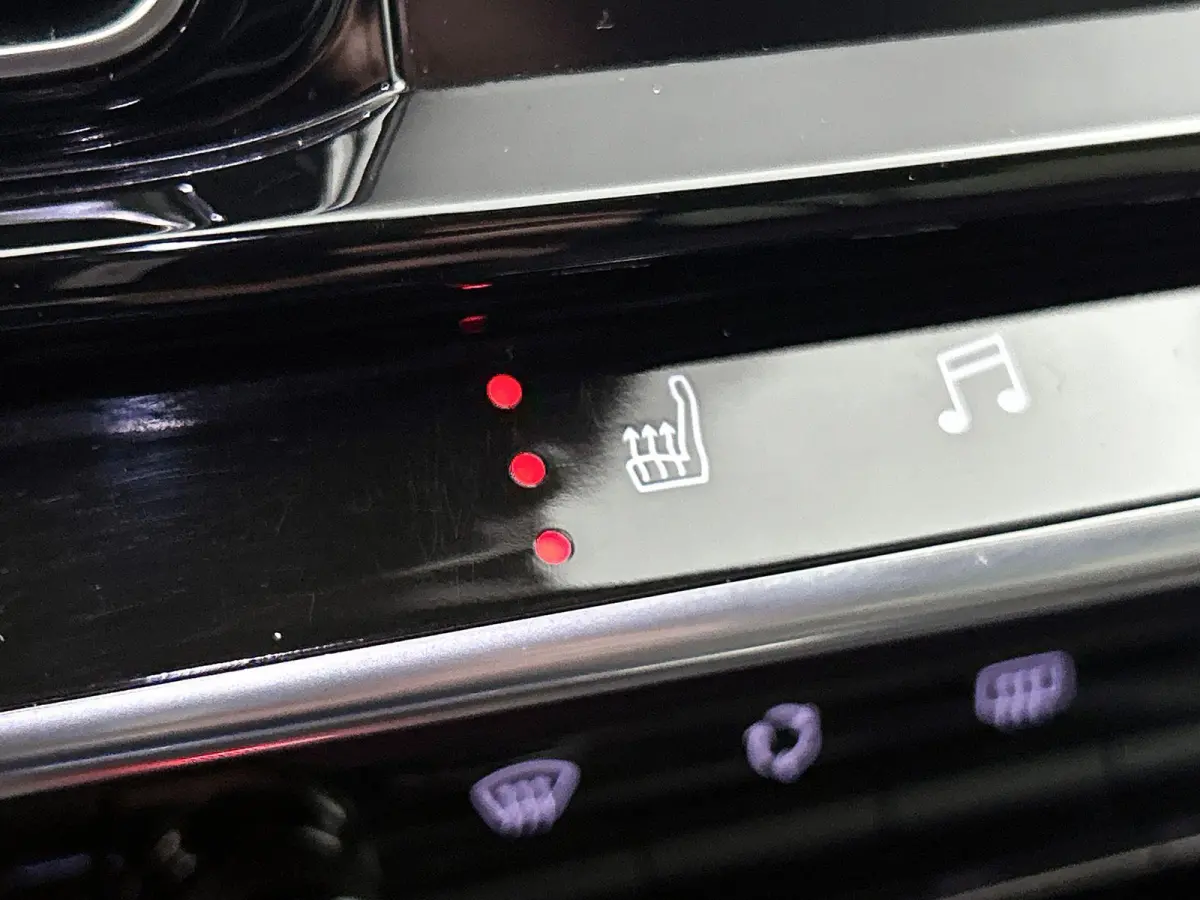 1.2 130pk Business | Navigatie | Camera | 18"LMV | LED | Stoelverwarming | Apple Carplay/Android Auto |