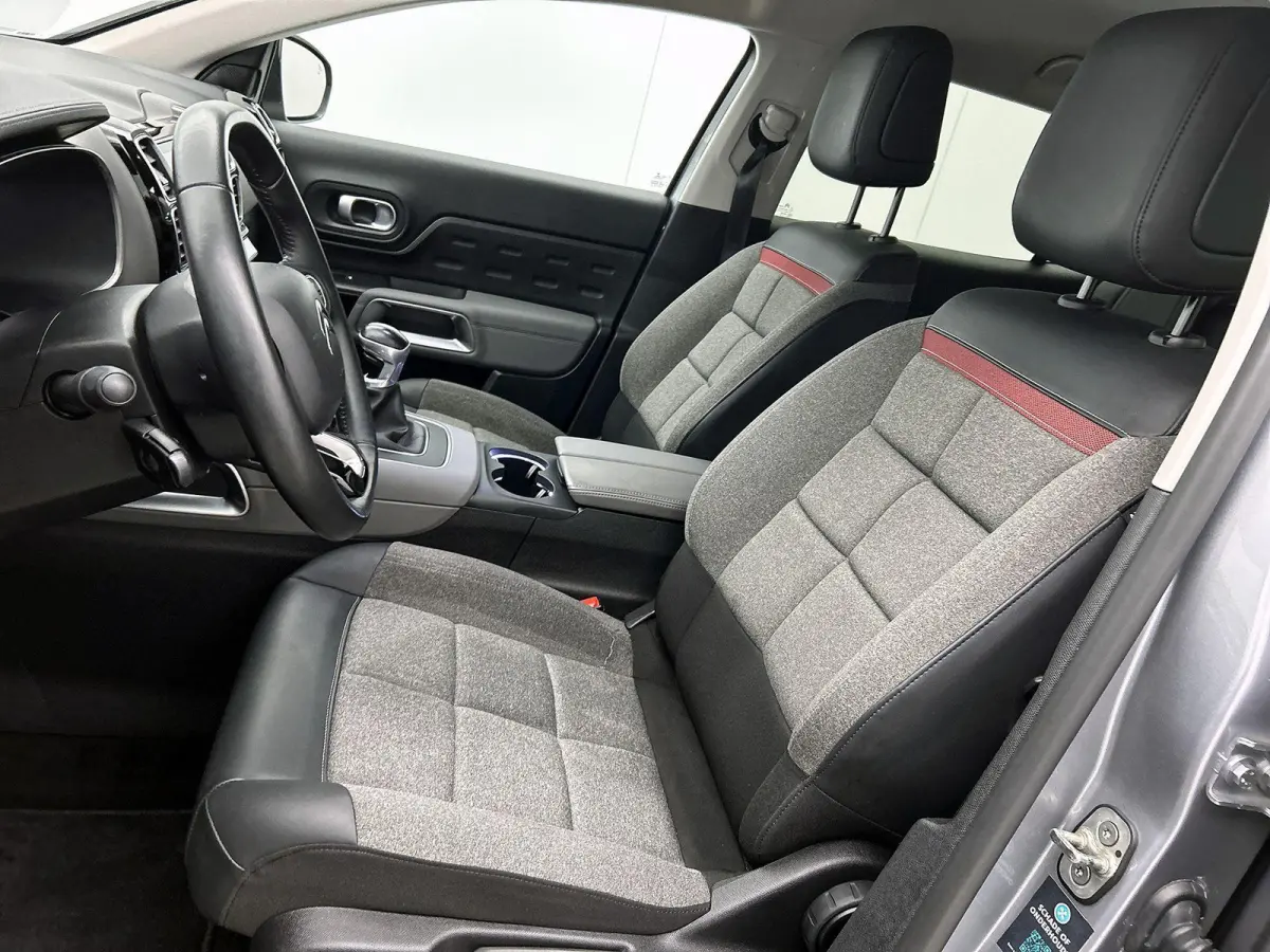 1.2 130pk Business | Navigatie | Camera | 18"LMV | LED | Stoelverwarming | Apple Carplay/Android Auto |