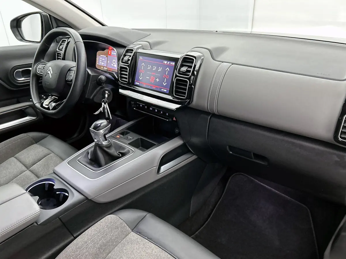 1.2 130pk Business | Navigatie | Camera | 18"LMV | LED | Stoelverwarming | Apple Carplay/Android Auto |