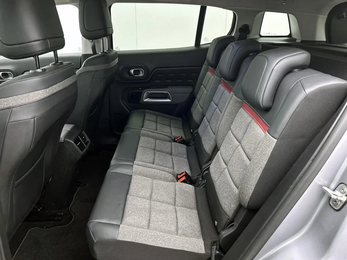 1.2 130pk Business | Navigatie | Camera | 18"LMV | LED | Stoelverwarming | Apple Carplay/Android Auto |
