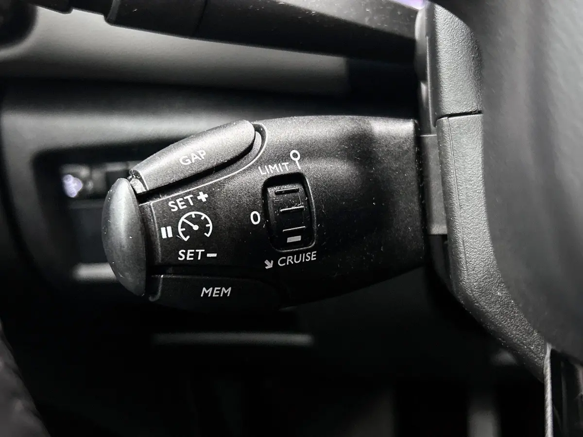 1.2 130pk Business | Navigatie | Camera | 18"LMV | LED | Stoelverwarming | Apple Carplay/Android Auto |