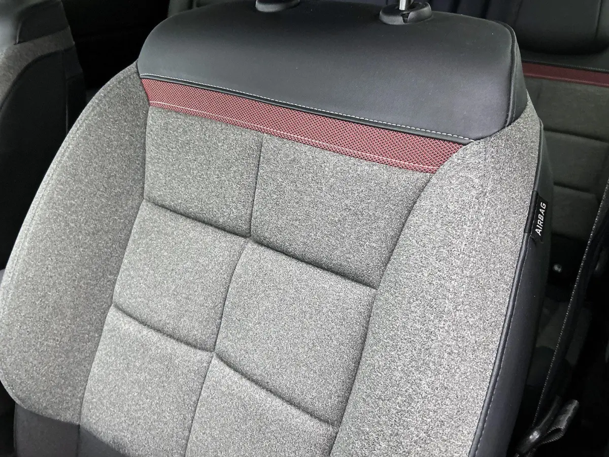 1.2 130pk Business | Navigatie | Camera | 18"LMV | LED | Stoelverwarming | Apple Carplay/Android Auto |
