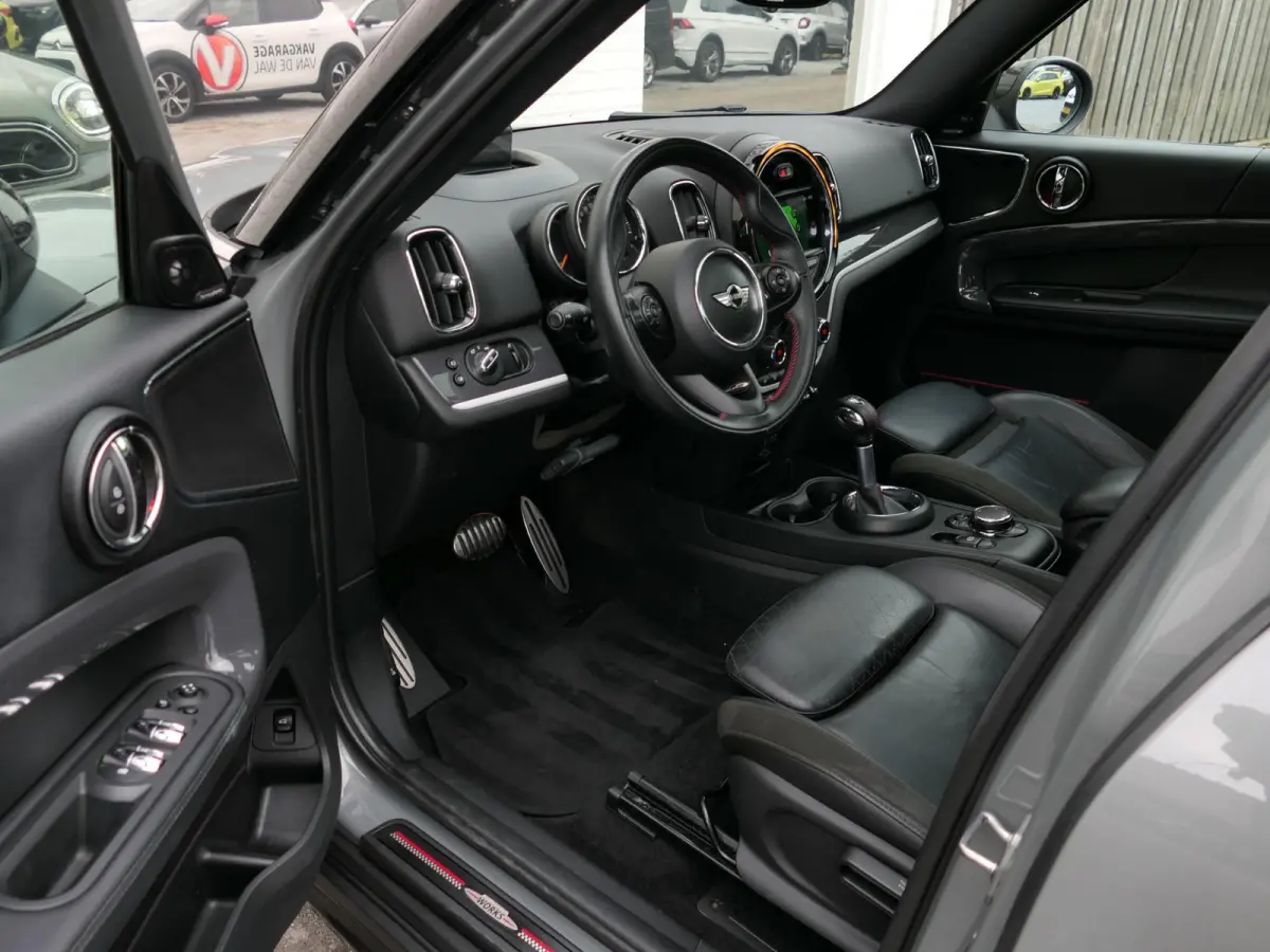 2.0 Cooper S Chili | JCW | Harman/Kardon | Elektrische achterklep | Keyless | Head-up display | Panoramadak | Stoelverwarming | Achteruitrijcamera