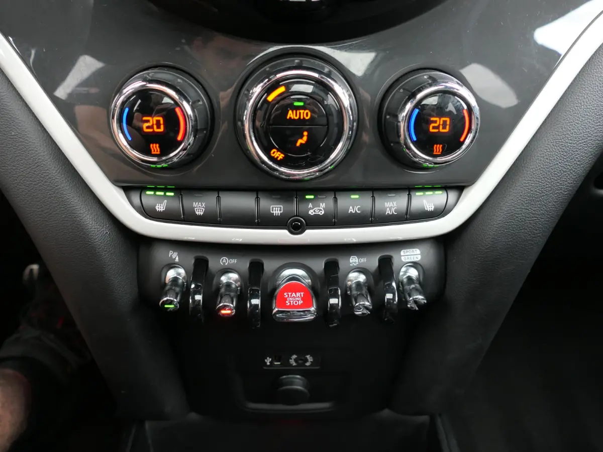 2.0 Cooper S Chili | JCW | Harman/Kardon | Elektrische achterklep | Keyless | Head-up display | Panoramadak | Stoelverwarming | Achteruitrijcamera