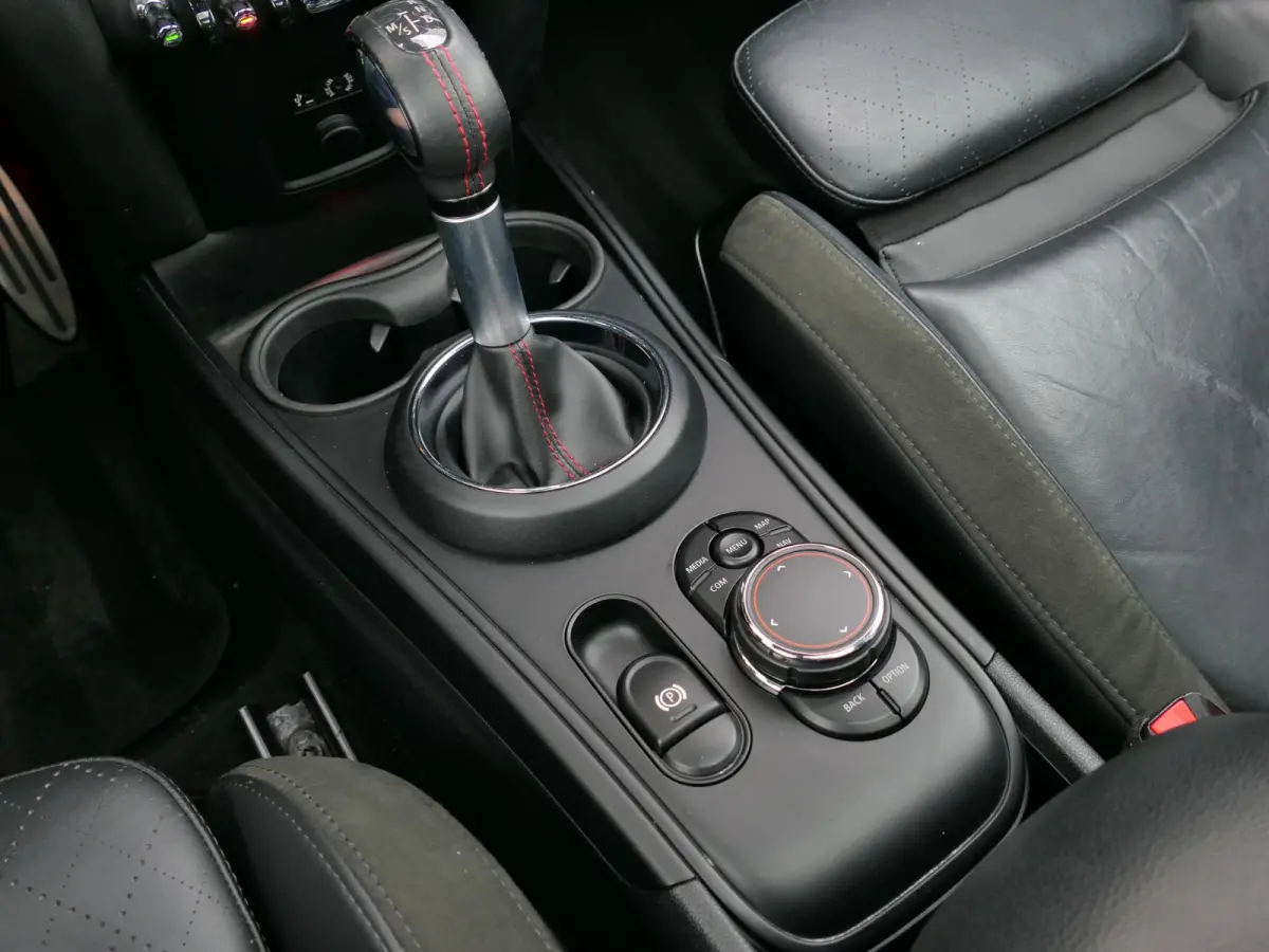 2.0 Cooper S Chili | JCW | Harman/Kardon | Elektrische achterklep | Keyless | Head-up display | Panoramadak | Stoelverwarming | Achteruitrijcamera