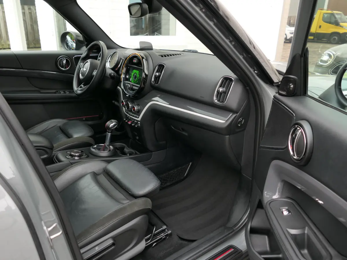 2.0 Cooper S Chili | JCW | Harman/Kardon | Elektrische achterklep | Keyless | Head-up display | Panoramadak | Stoelverwarming | Achteruitrijcamera