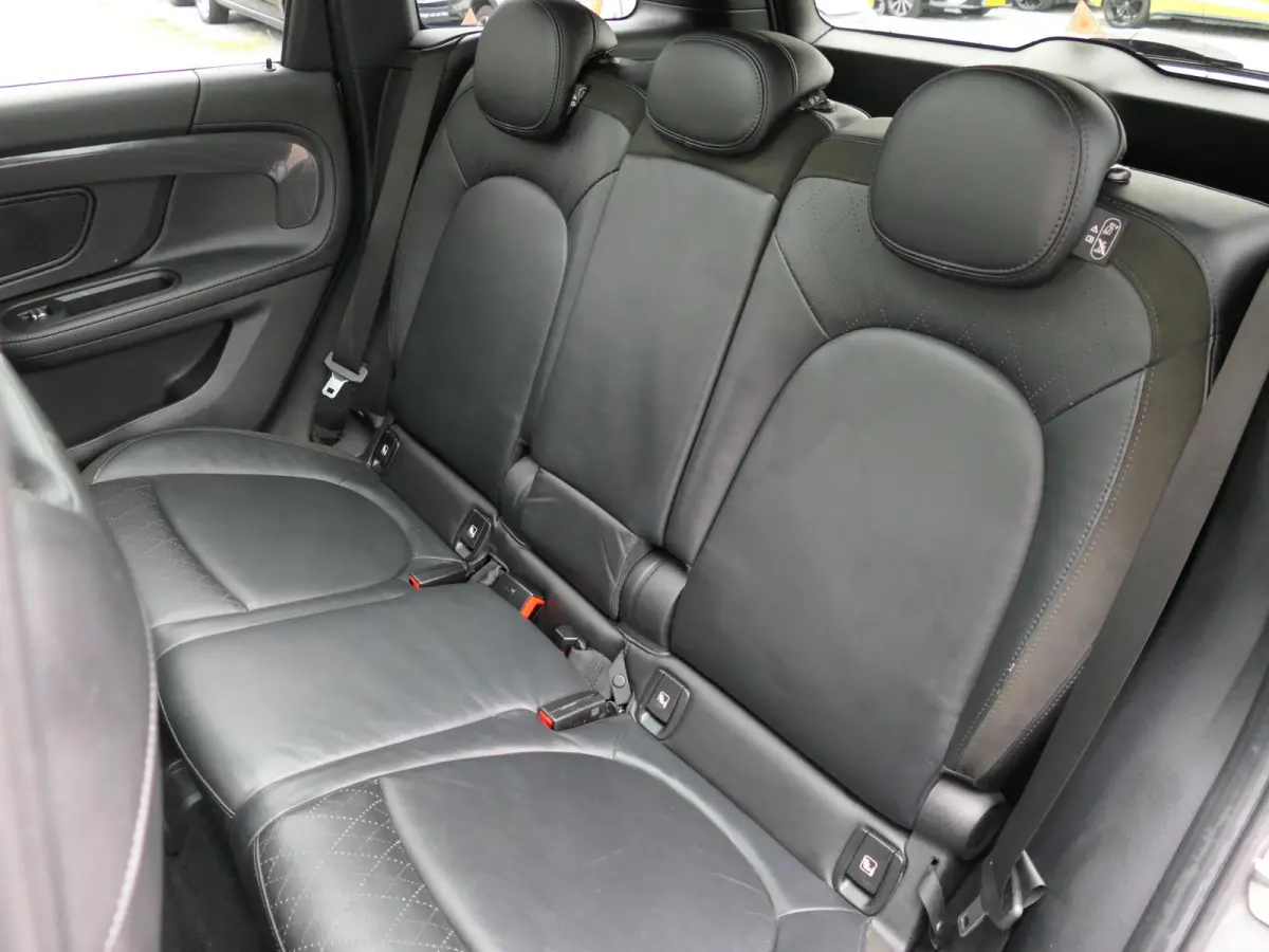 2.0 Cooper S Chili | JCW | Harman/Kardon | Elektrische achterklep | Keyless | Head-up display | Panoramadak | Stoelverwarming | Achteruitrijcamera