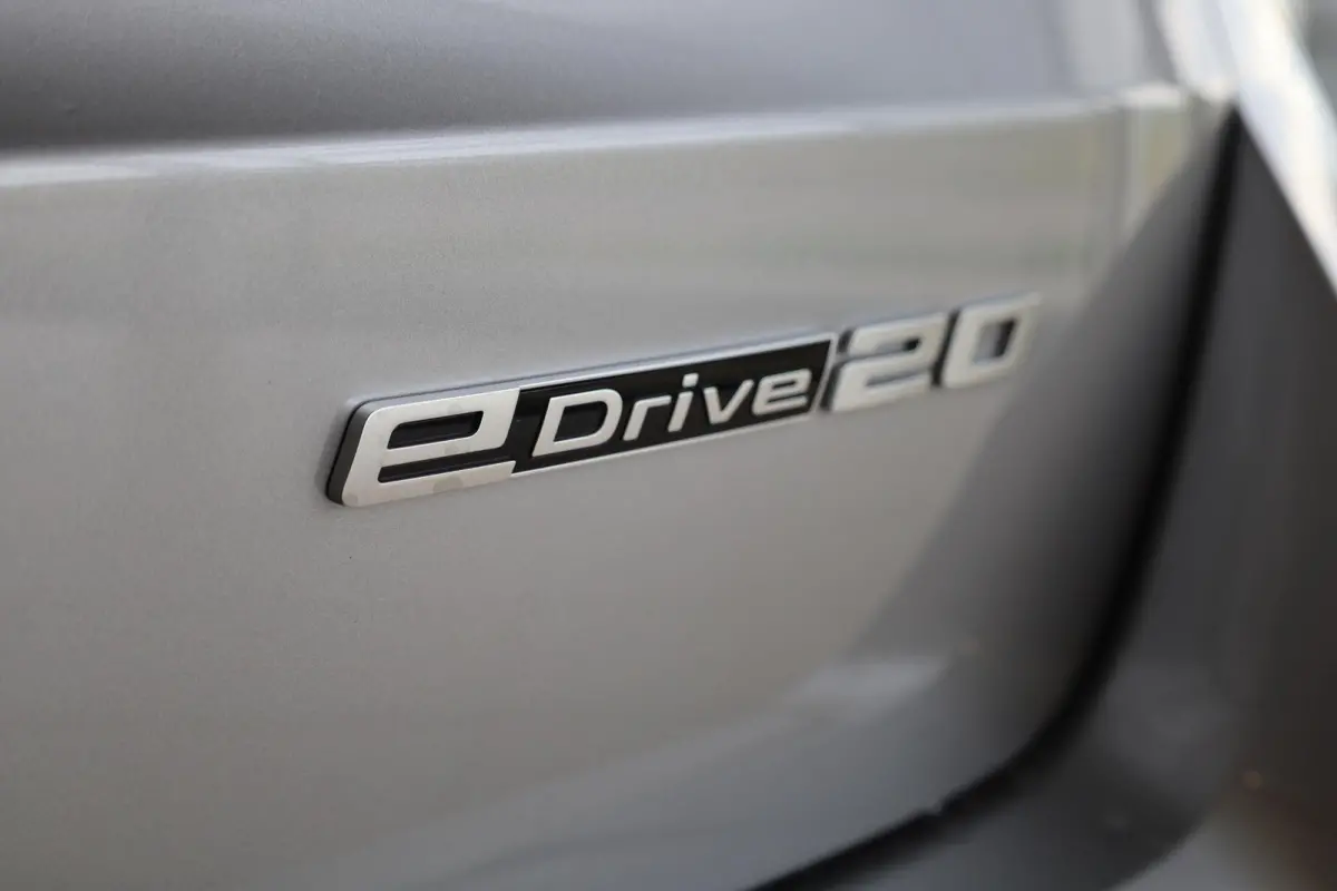 eDrive20 | M Sportpakket Pro | Harman/Kardon | Panoramadak | Trekhaak