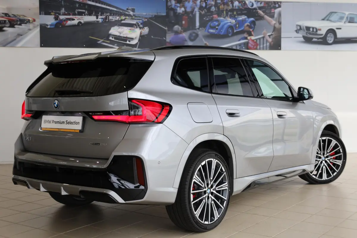 eDrive20 | M Sportpakket Pro | Harman/Kardon | Panoramadak | Trekhaak