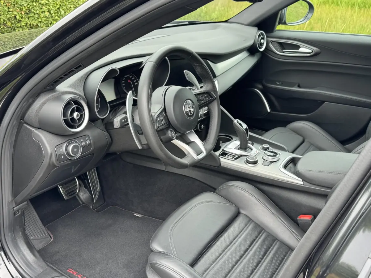 2.0 T 310pk RWD, 8500km!! 19 inch, Veloce pack
