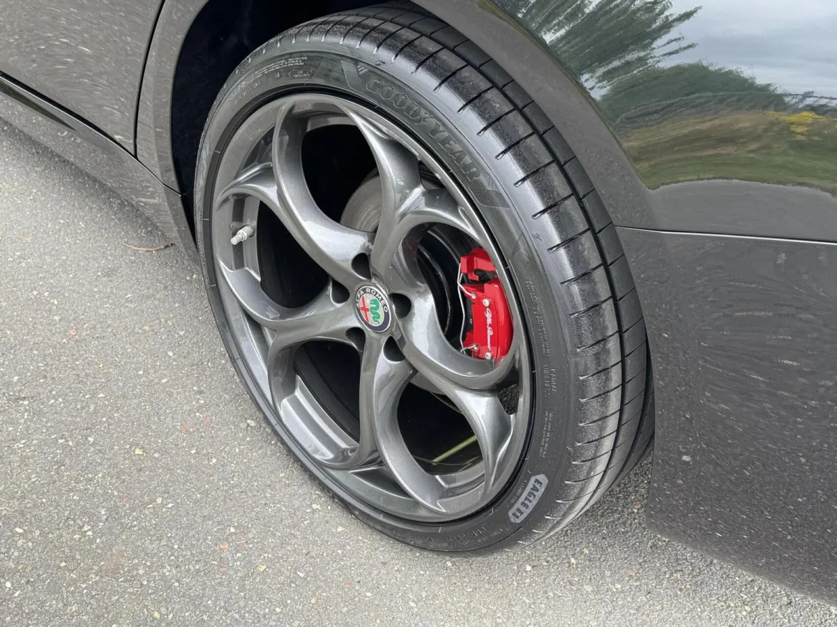 2.0 T 310pk RWD, 8500km!! 19 inch, Veloce pack