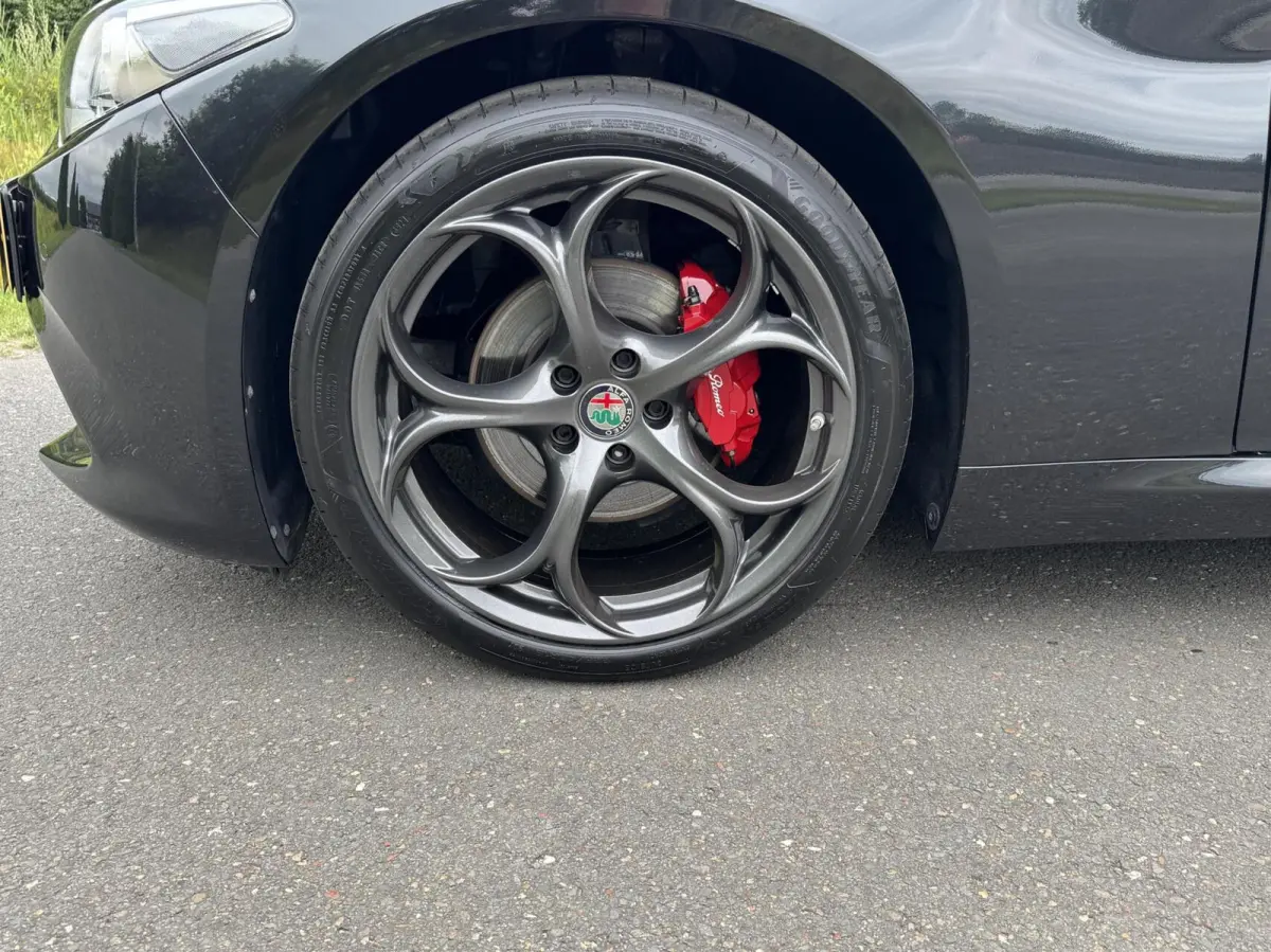2.0 T 310pk RWD, 8500km!! 19 inch, Veloce pack