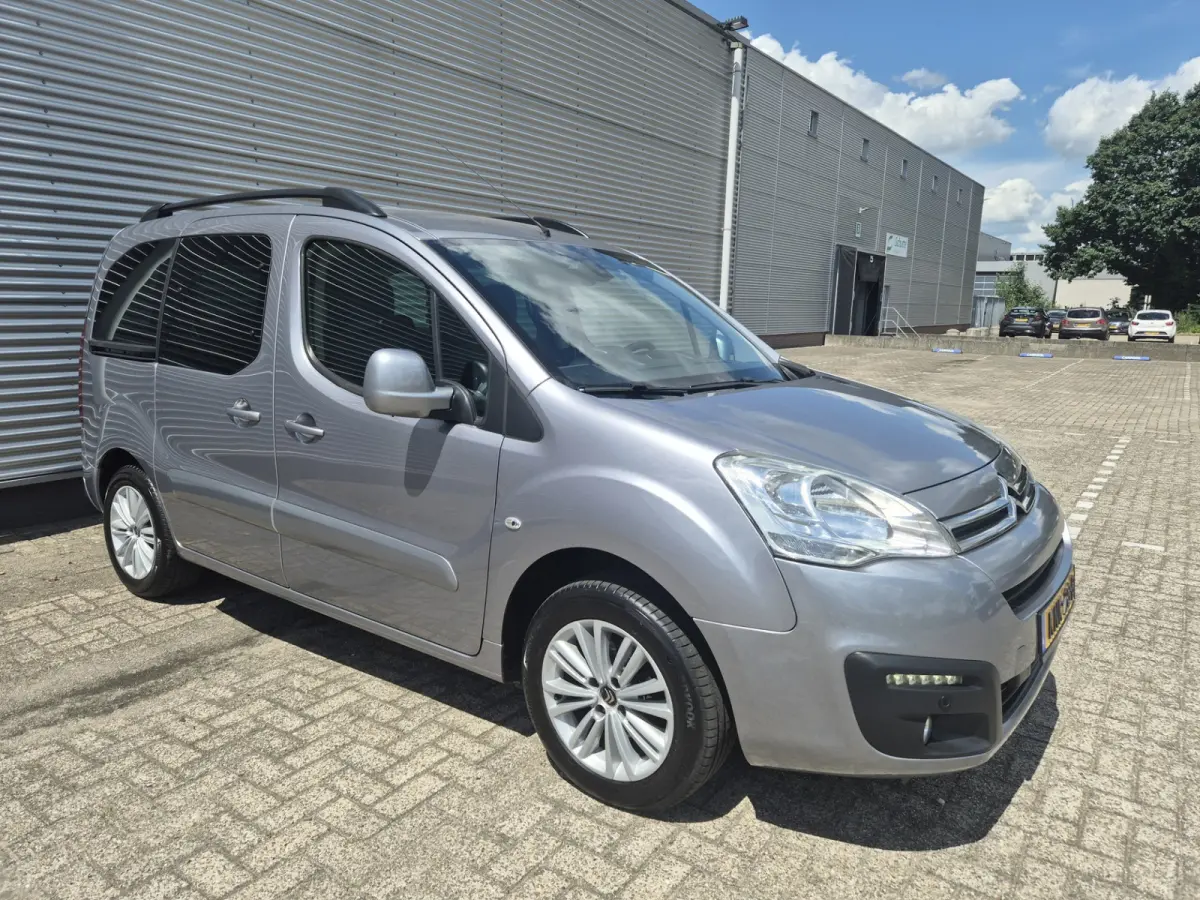 1.2 PureTech XTR. airco,cruisecontrol,achteruitrijcamera,
