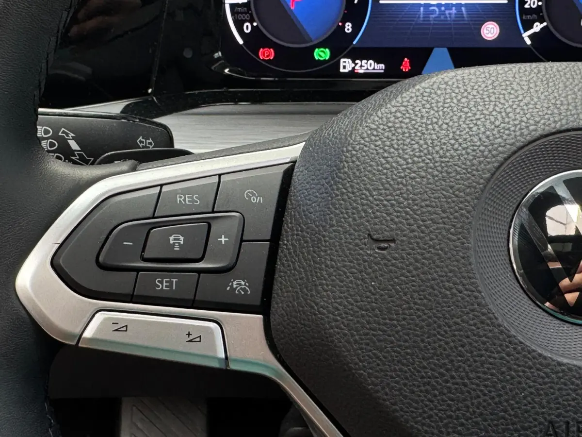 1.5 eTSI Style / Pano / Camera /