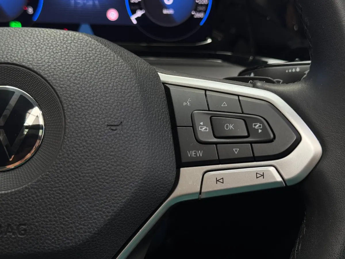 1.5 eTSI Style / Pano / Camera /