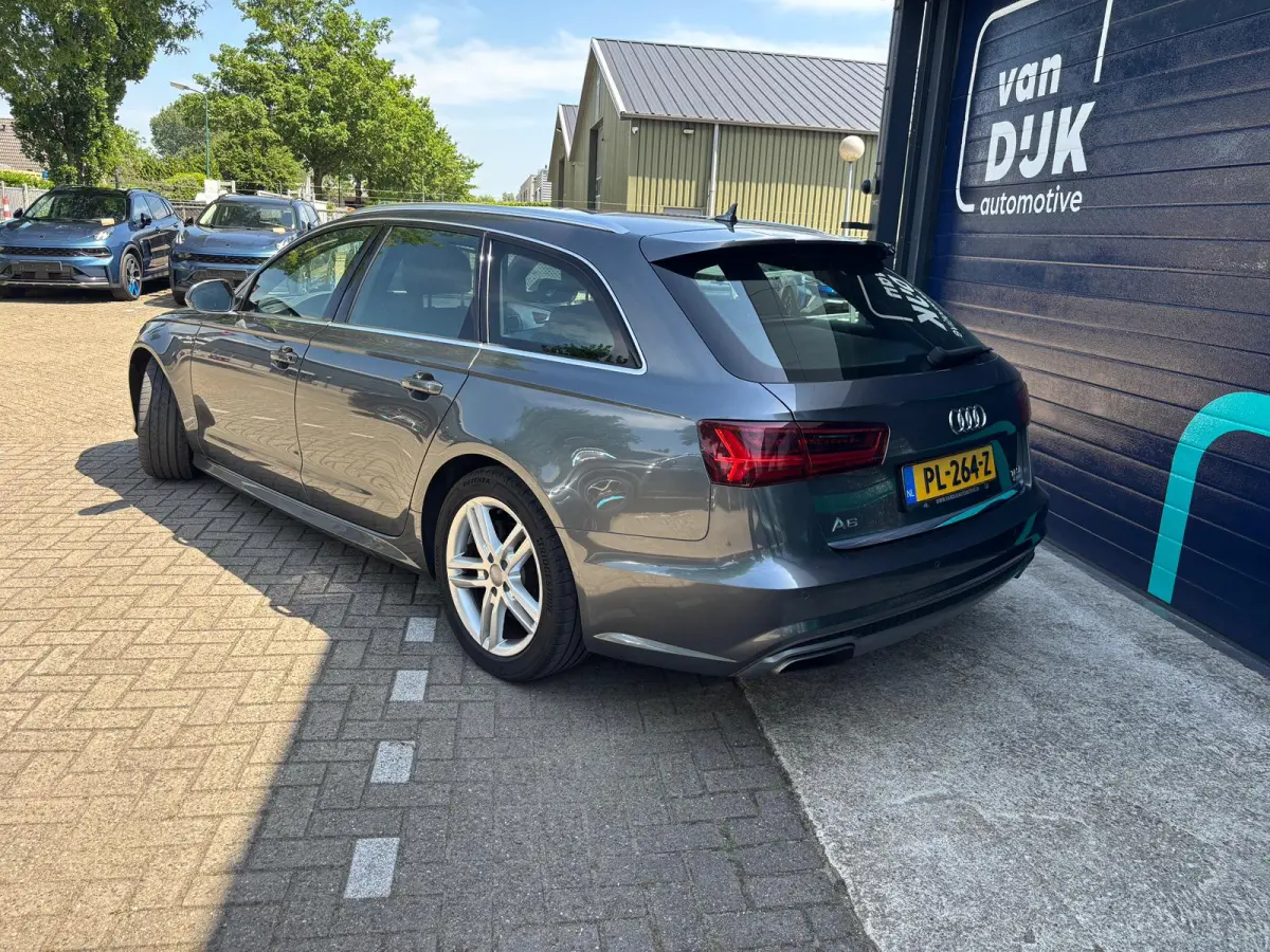 1.8 TFSI ultra S line Edition TREKHAAK AFNEEMBAAR PARKEERSENSOREN CRUISE CONTROL SPORTSTOELEN