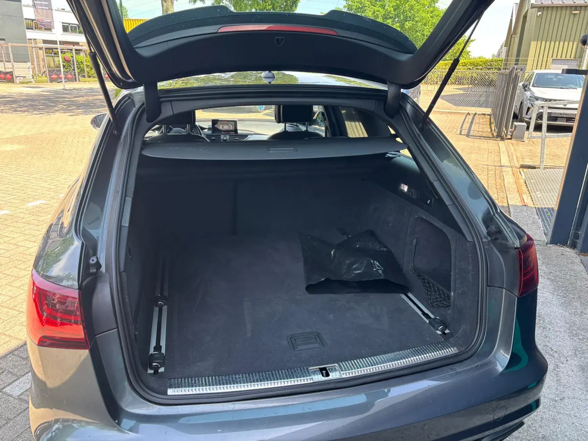 1.8 TFSI ultra S line Edition TREKHAAK AFNEEMBAAR PARKEERSENSOREN CRUISE CONTROL SPORTSTOELEN