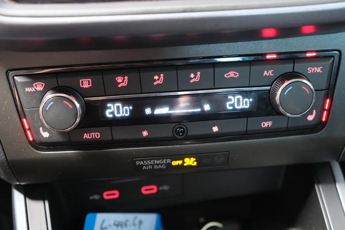 1.0 TSI Style Business Intense Plus - N.A.P. Airco, Cruise, Camera, Virtual display, Carplay.