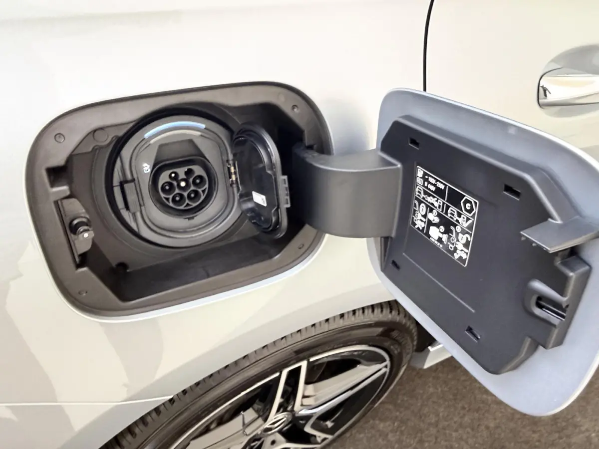 250 e Business Solution AMG / Memory-Stoelen / Panaroma-dak / Night-Pakket / Headup-Display /