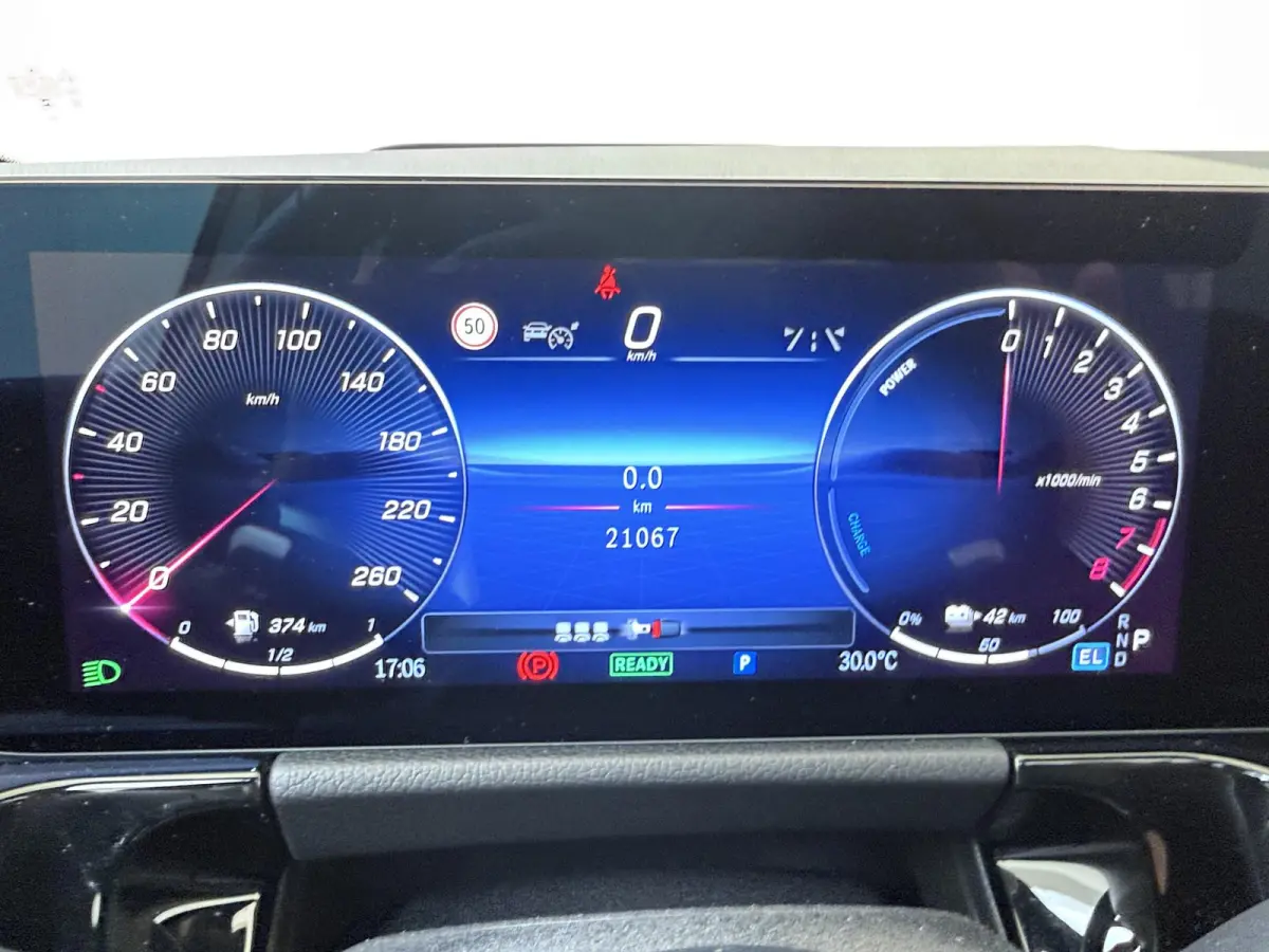 250 e Business Solution AMG / Memory-Stoelen / Panaroma-dak / Night-Pakket / Headup-Display /