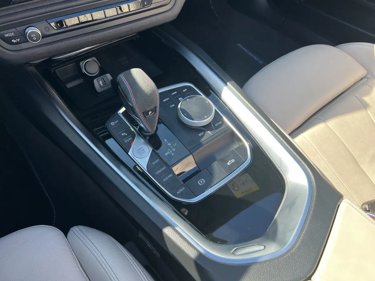 sDrive20i 197pk High Executive M-Sport | 19-inch velgen | Harman/Kardon Audio | DAB | Stoel/Stuurverwarming | Camera | Keyless Entry | Carplay | Leder | Navigatie | LED | Adaptive Cruise