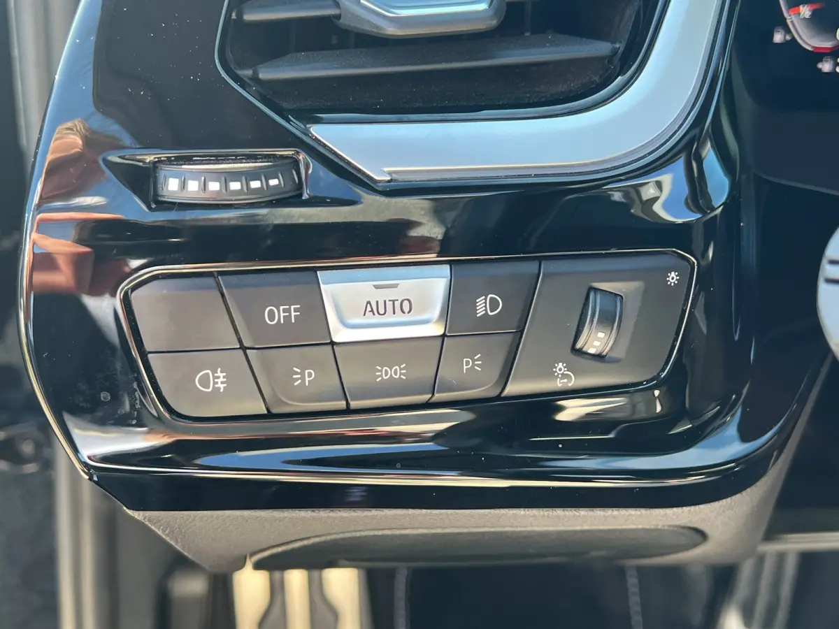 sDrive20i 197pk High Executive M-Sport | 19-inch velgen | Harman/Kardon Audio | DAB | Stoel/Stuurverwarming | Camera | Keyless Entry | Carplay | Leder | Navigatie | LED | Adaptive Cruise