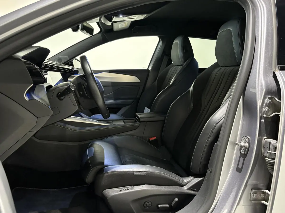 1.6 Plug-in Hybrid 225 GT|Black Pack|ARG stoel|Memory|19 inch|Camera|Carplay|Navi|PDC|ACC|Side assist|Lane Assist|