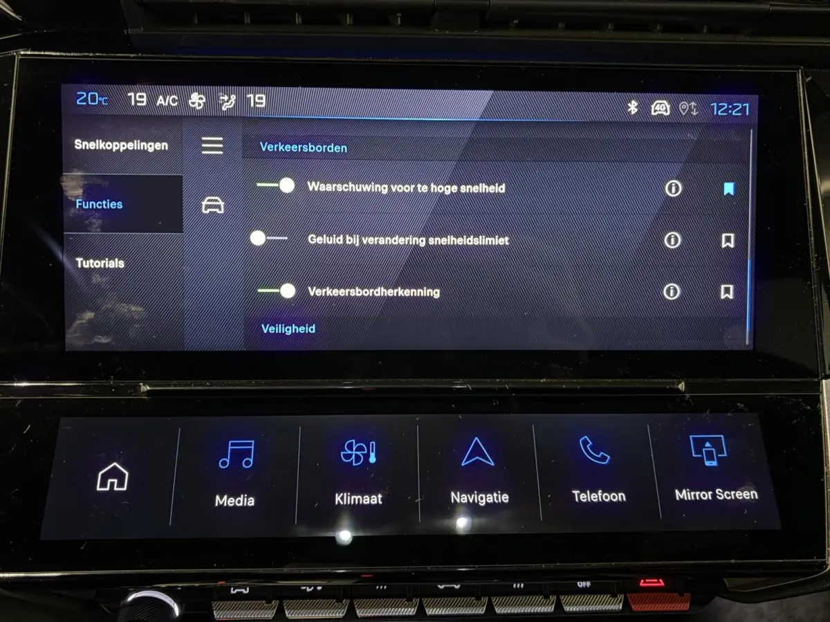 1.6 Plug-in Hybrid 225 GT|Black Pack|ARG stoel|Memory|19 inch|Camera|Carplay|Navi|PDC|ACC|Side assist|Lane Assist|