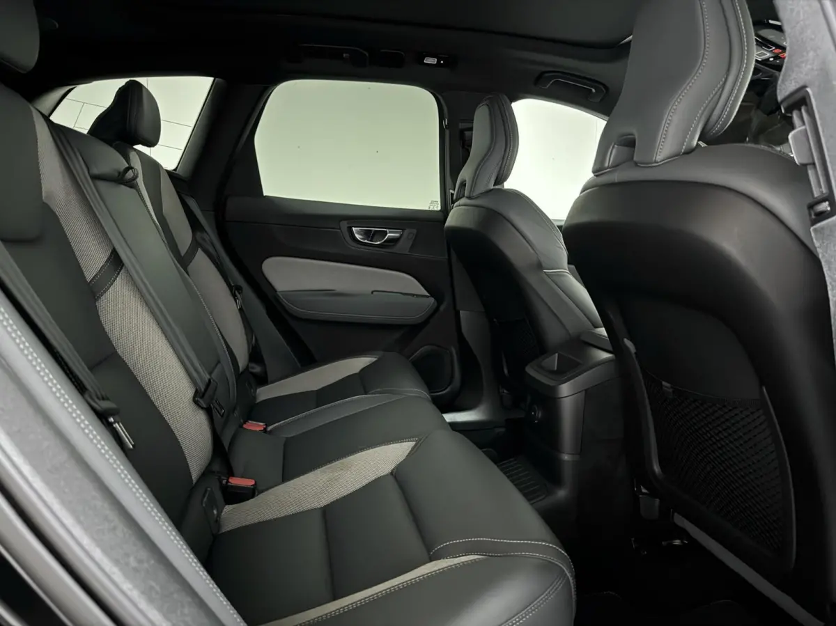 2.0 T6 Plug-in AWD R-Design Pano Google H/K HUD 360º