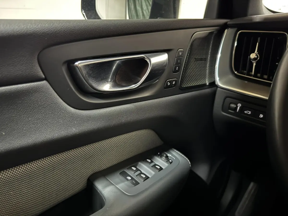 2.0 T6 Plug-in AWD R-Design Pano Google H/K HUD 360º