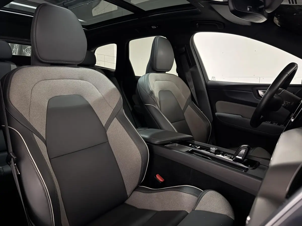 2.0 T6 Plug-in AWD R-Design Pano Google H/K HUD 360º