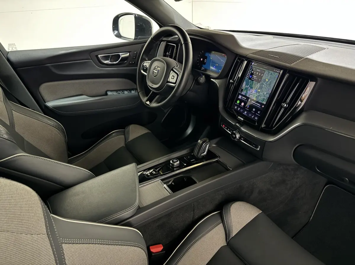 2.0 T6 Plug-in AWD R-Design Pano Google H/K HUD 360º