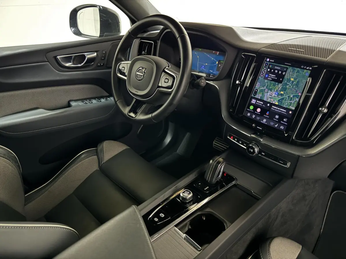2.0 T6 Plug-in AWD R-Design Pano Google H/K HUD 360º