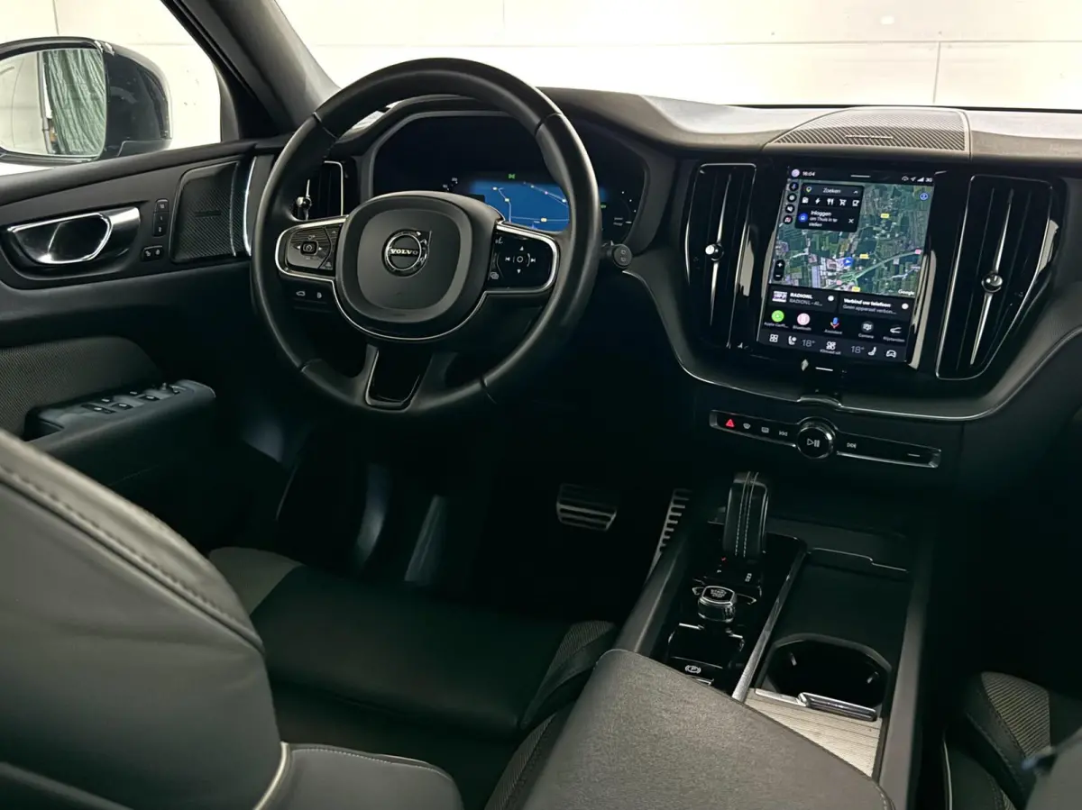 2.0 T6 Plug-in AWD R-Design Pano Google H/K HUD 360º