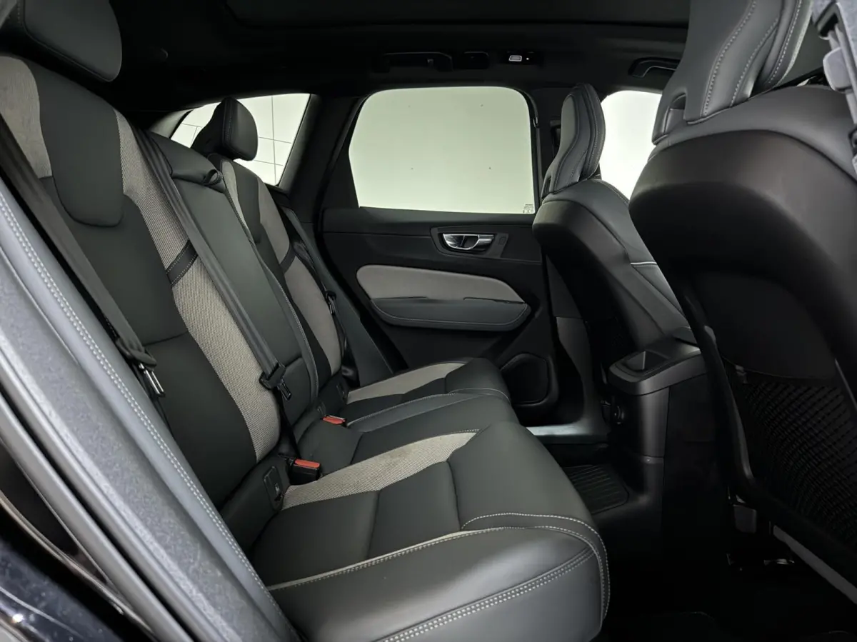 2.0 T6 Plug-in AWD R-Design Pano Google H/K HUD 360º