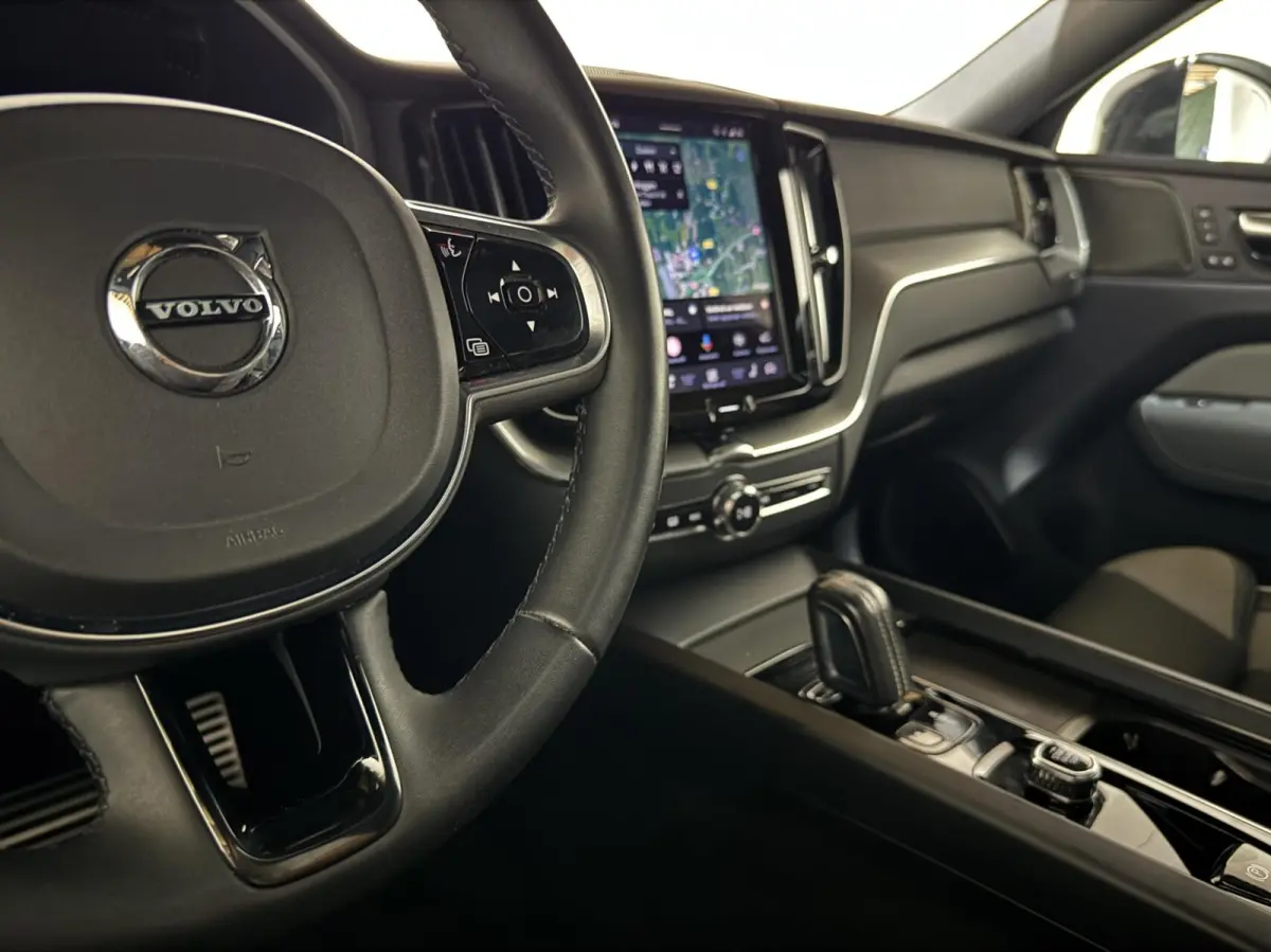 2.0 T6 Plug-in AWD R-Design Pano Google H/K HUD 360º