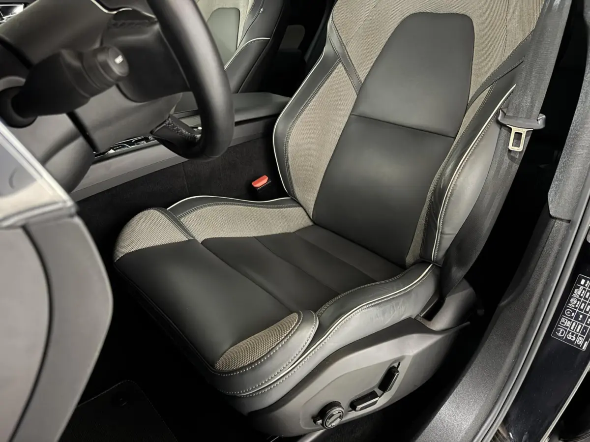 2.0 T6 Plug-in AWD R-Design Pano Google H/K HUD 360º