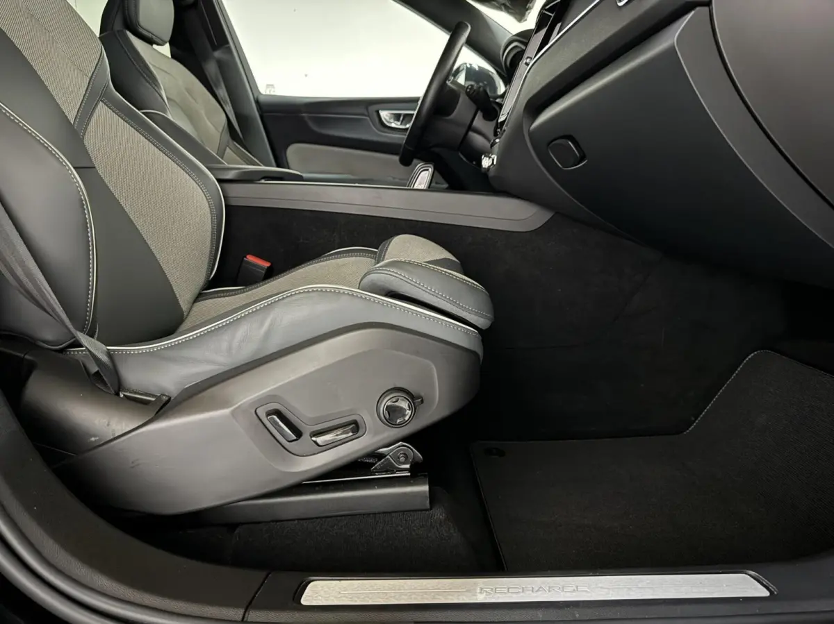 2.0 T6 Plug-in AWD R-Design Pano Google H/K HUD 360º