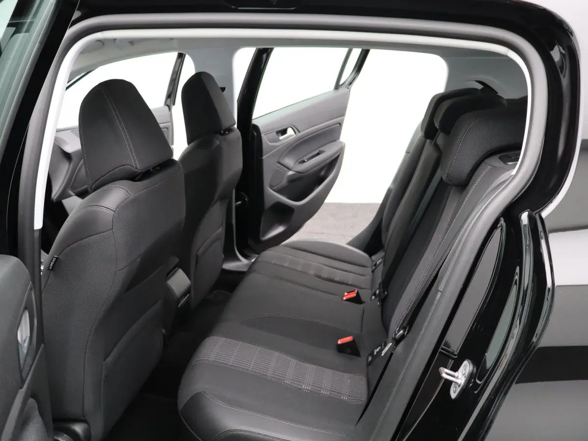 1.2 PureTech Allure | Navi | Cruise | Clima | Trekhaak | Carplay | PDC V+A | 16" LMV |