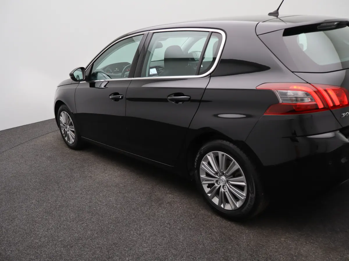 1.2 PureTech Allure | Navi | Cruise | Clima | Trekhaak | Carplay | PDC V+A | 16" LMV |