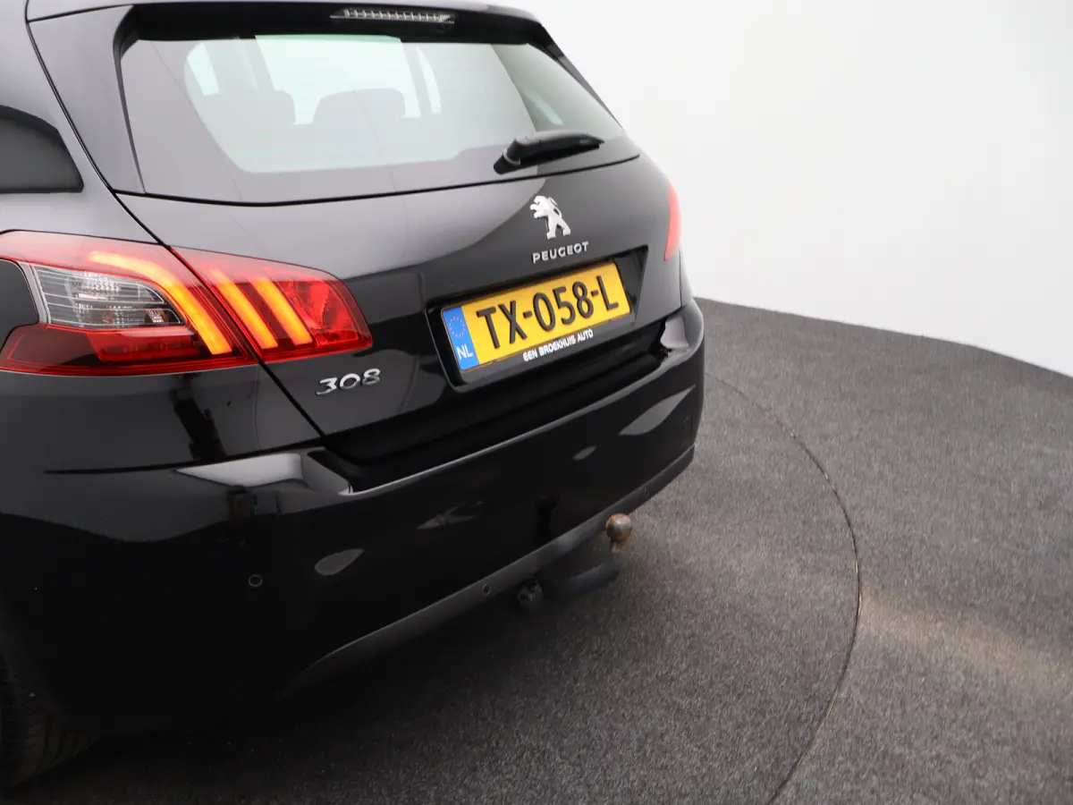 1.2 PureTech Allure | Navi | Cruise | Clima | Trekhaak | Carplay | PDC V+A | 16" LMV |
