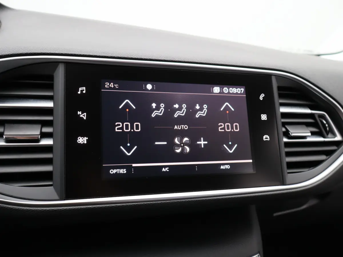 1.2 PureTech Allure | Navi | Cruise | Clima | Trekhaak | Carplay | PDC V+A | 16" LMV |