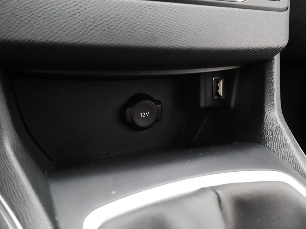 1.2 PureTech Allure | Navi | Cruise | Clima | Trekhaak | Carplay | PDC V+A | 16" LMV |