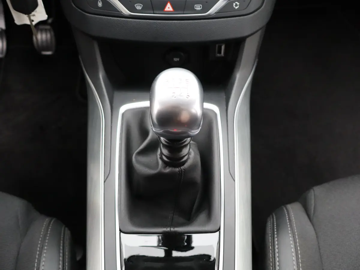 1.2 PureTech Allure | Navi | Cruise | Clima | Trekhaak | Carplay | PDC V+A | 16" LMV |