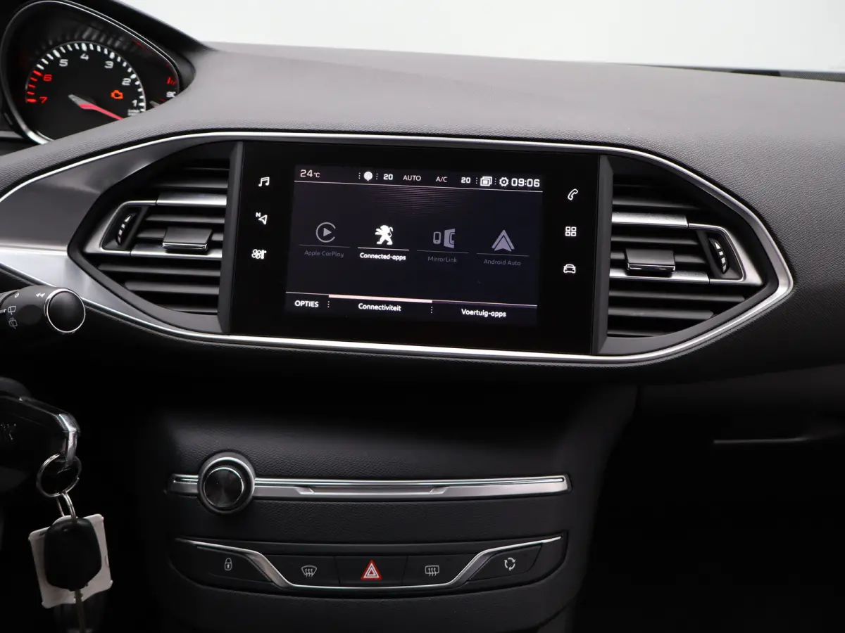 1.2 PureTech Allure | Navi | Cruise | Clima | Trekhaak | Carplay | PDC V+A | 16" LMV |