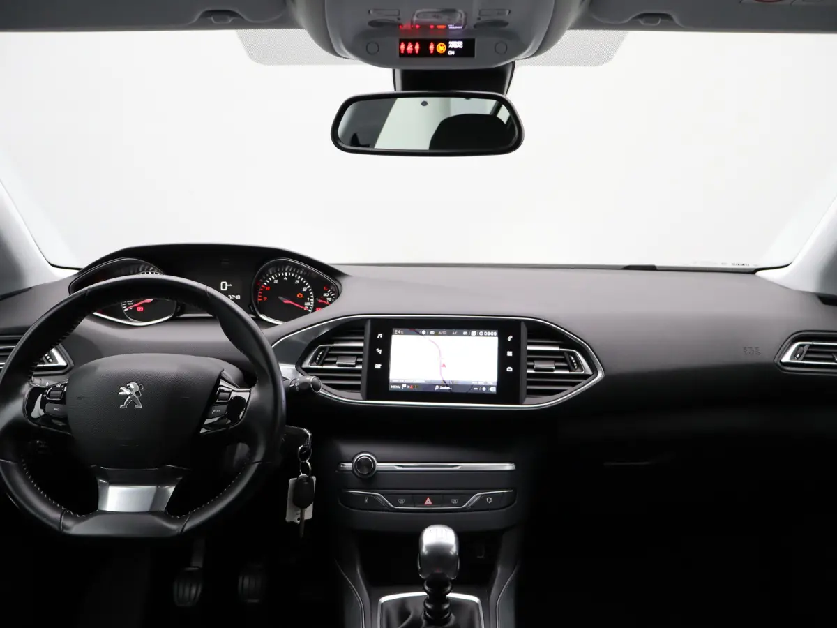 1.2 PureTech Allure | Navi | Cruise | Clima | Trekhaak | Carplay | PDC V+A | 16" LMV |