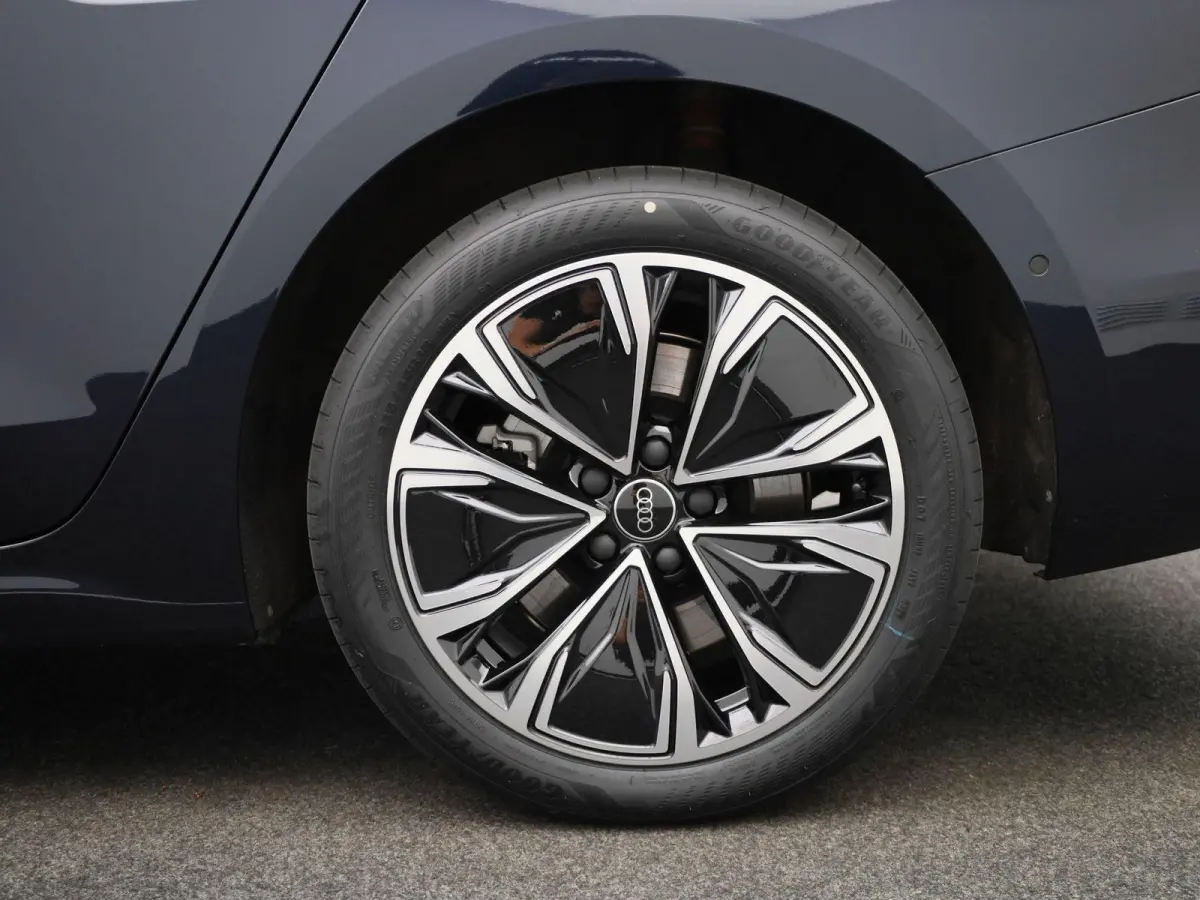 Avant 2.0 quattro S edition 299 PK | Adaptive cruise control | Climate control | 360 graden camera | Dodehoekdetectie | Matrix LED | RS Carbon Styling Pack | Verwarmde voorstoelen | Smartpho