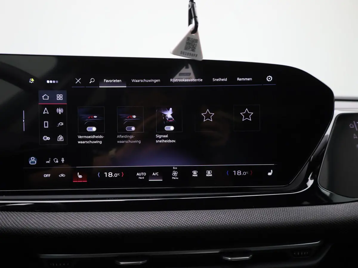 Avant 2.0 quattro S edition 299 PK | Adaptive cruise control | Climate control | 360 graden camera | Dodehoekdetectie | Matrix LED | RS Carbon Styling Pack | Verwarmde voorstoelen | Smartpho