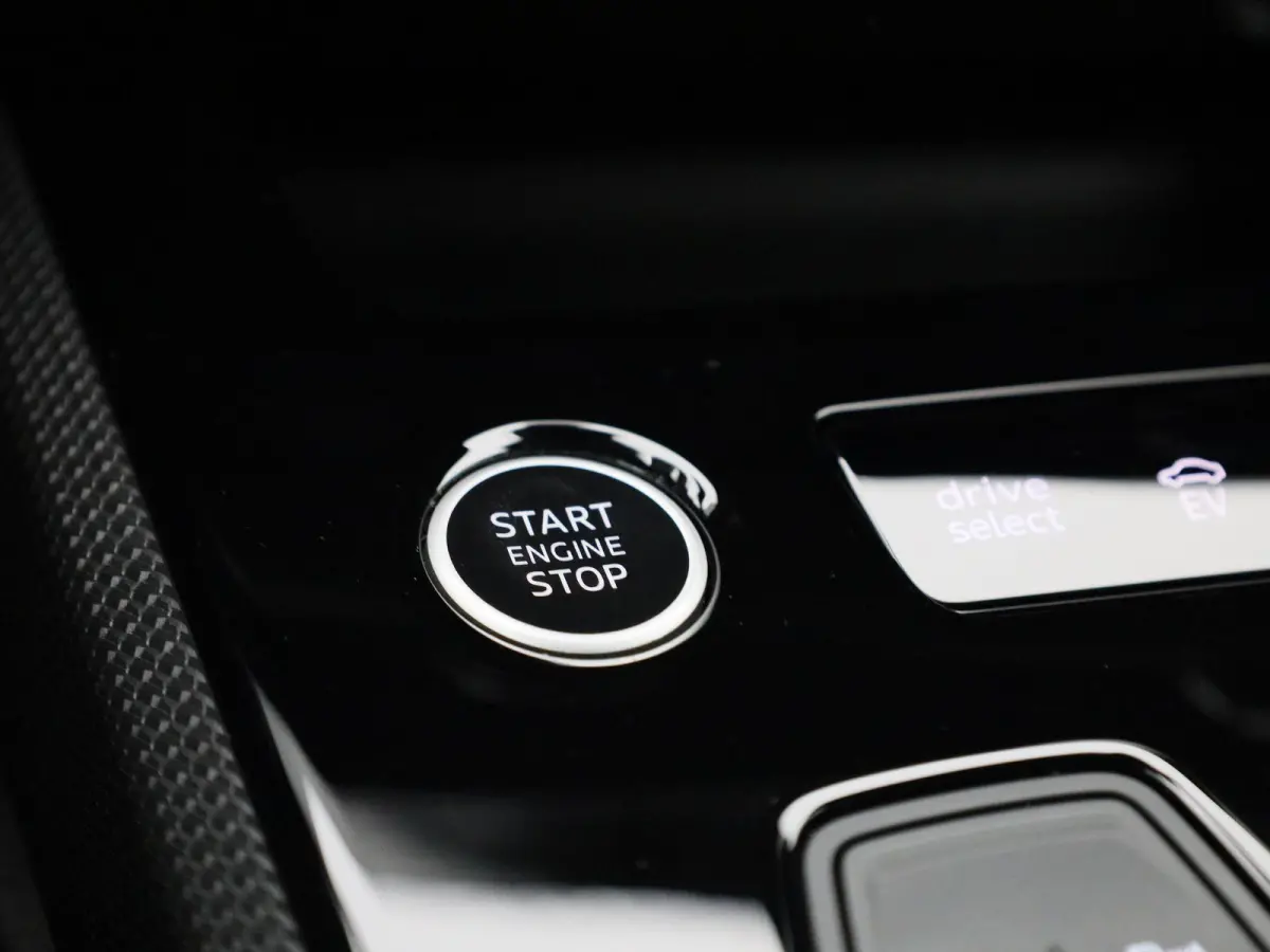 Avant 2.0 quattro S edition 299 PK | Adaptive cruise control | Climate control | 360 graden camera | Dodehoekdetectie | Matrix LED | RS Carbon Styling Pack | Verwarmde voorstoelen | Smartpho