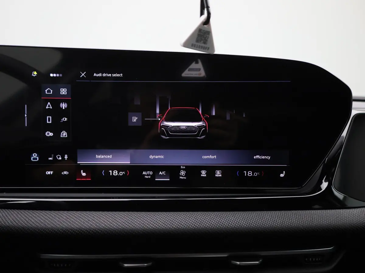 Avant 2.0 quattro S edition 299 PK | Adaptive cruise control | Climate control | 360 graden camera | Dodehoekdetectie | Matrix LED | RS Carbon Styling Pack | Verwarmde voorstoelen | Smartpho
